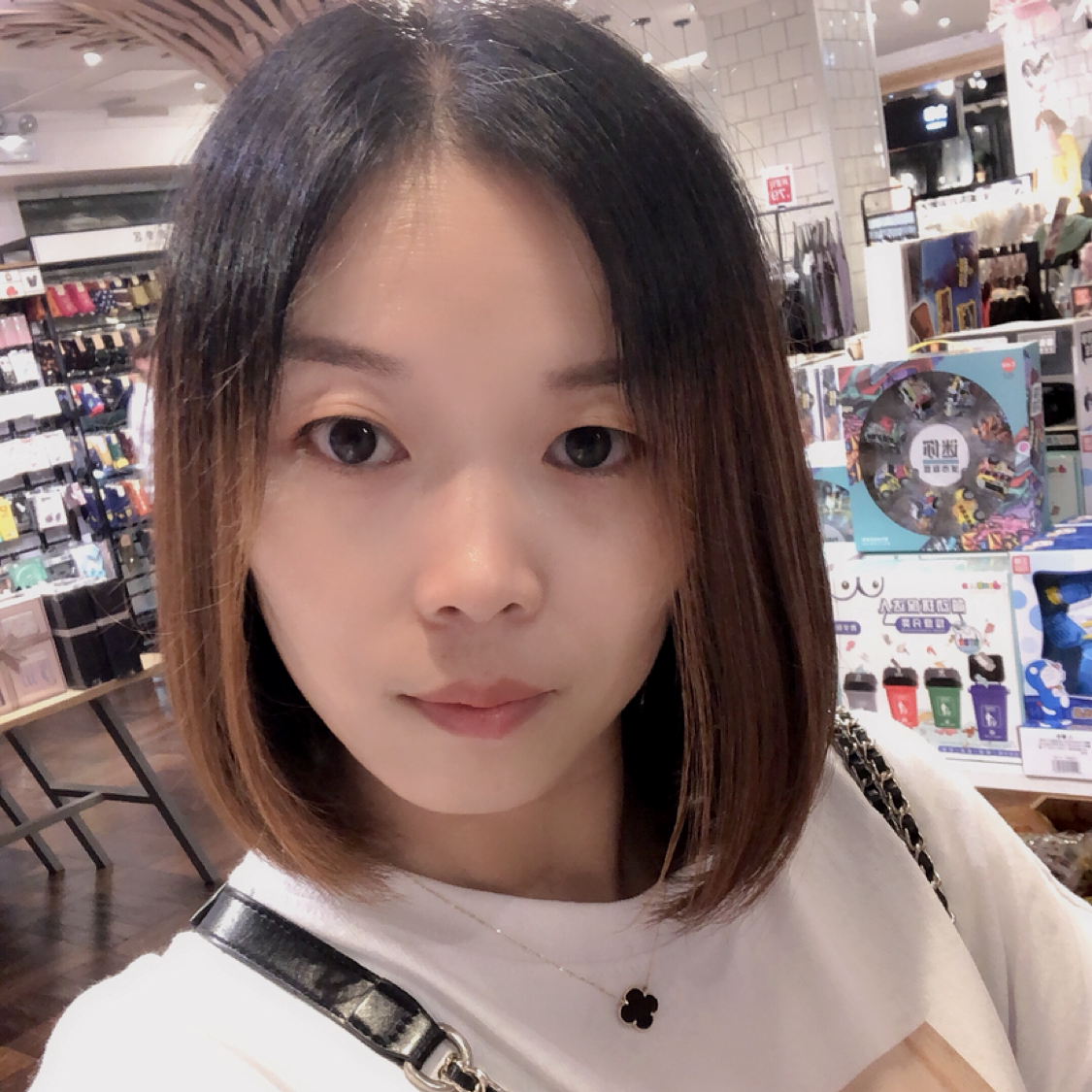 轩辕凝眸复杂的照片