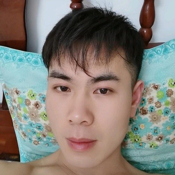 云朵等待愉快的照片