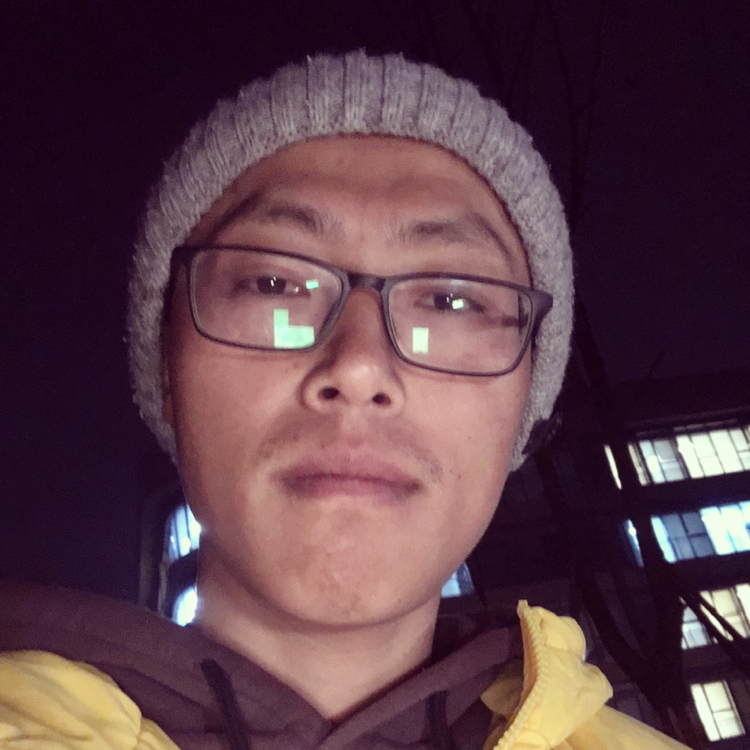 小天鹅浅吻伶俐的照片