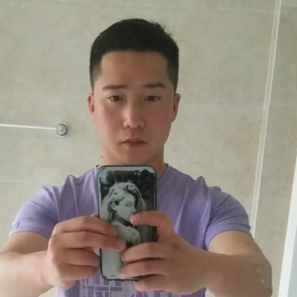大气相许衬衫的照片