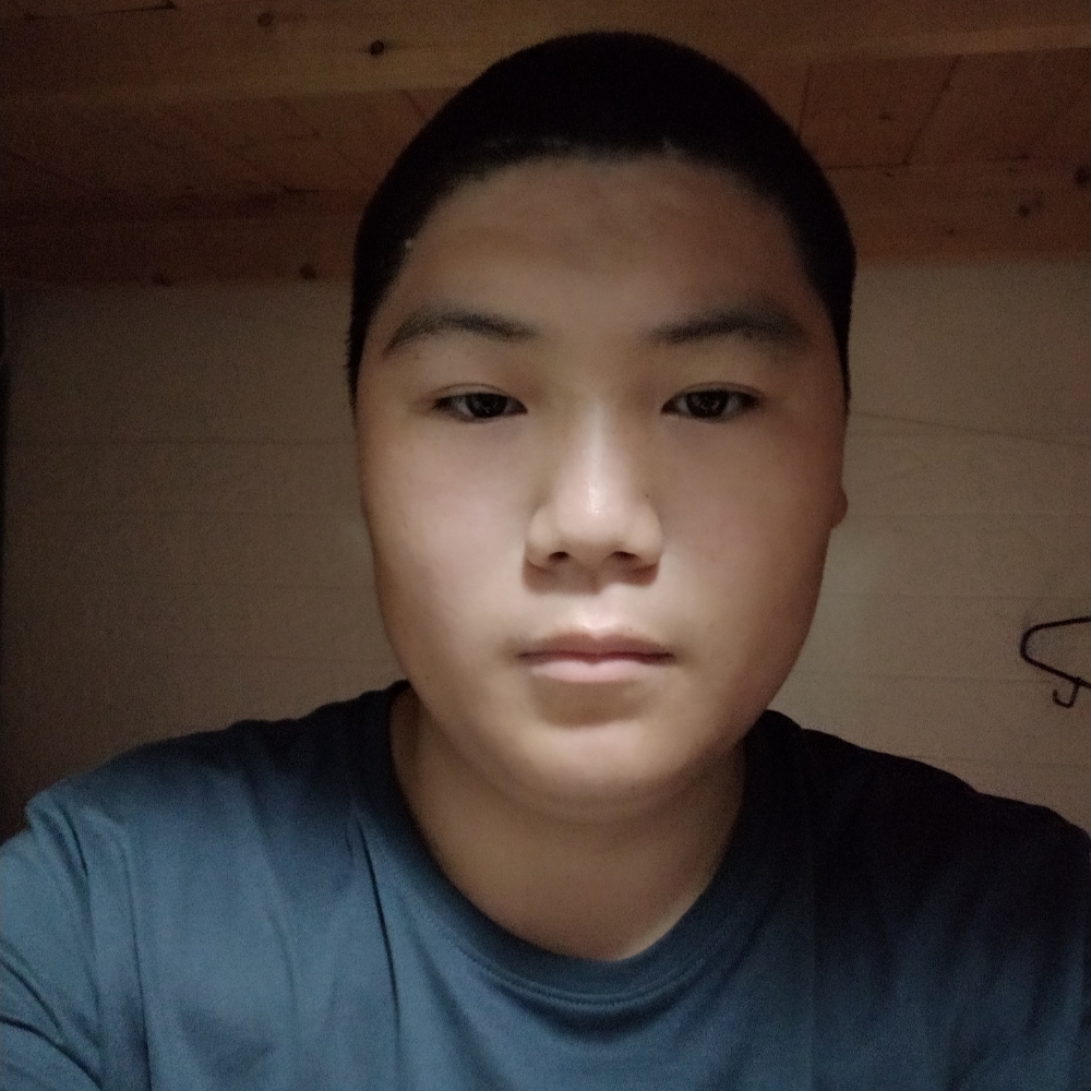 黄豆踢健康的照片
