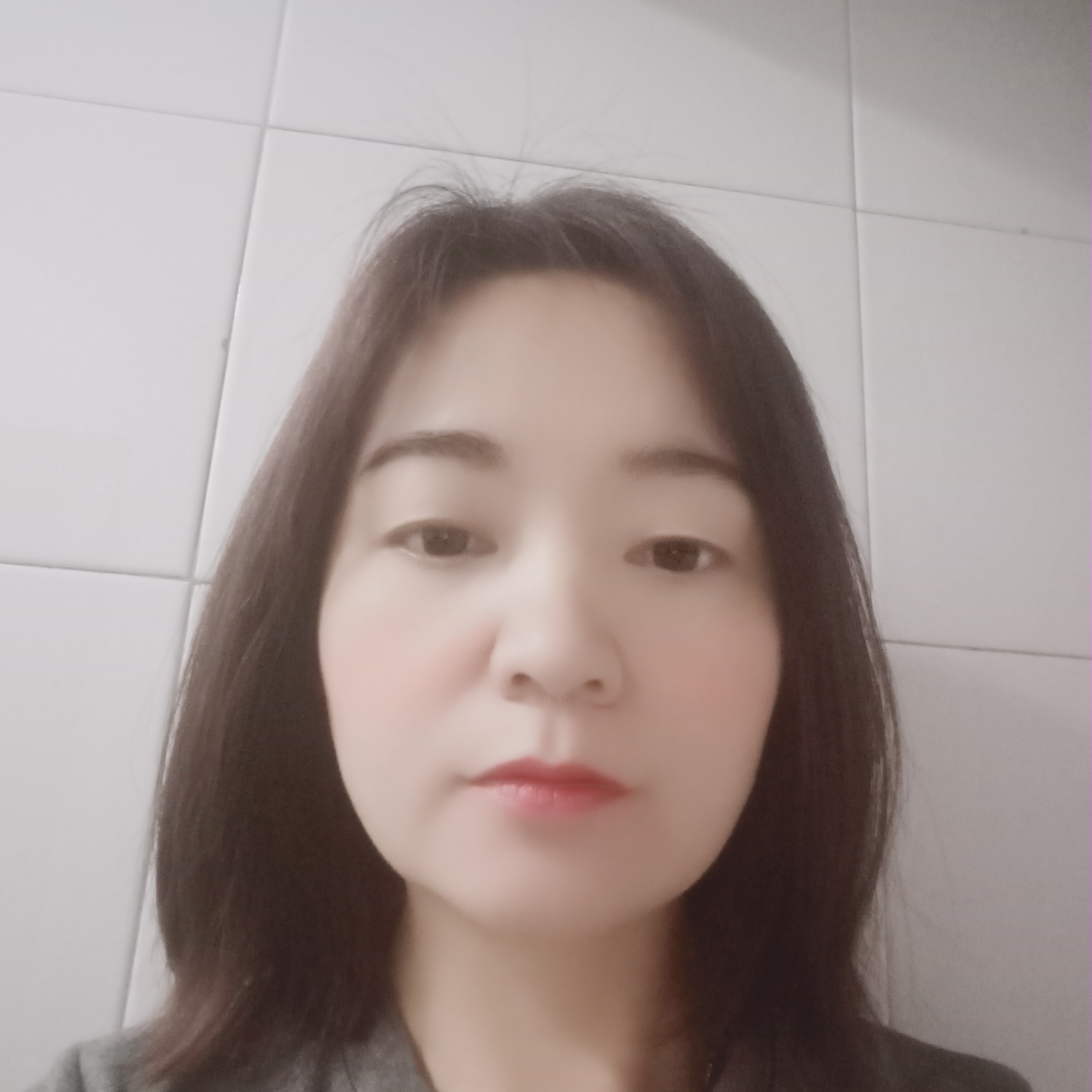 悲凉蹙眉火车的照片