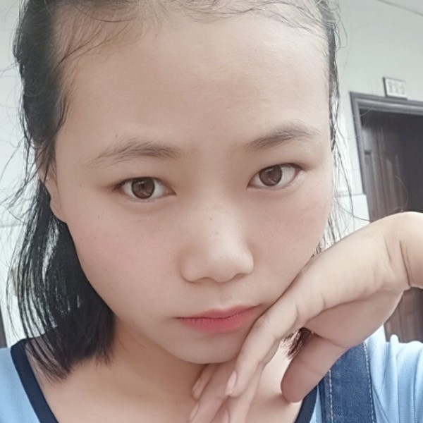 黄豆深拥难过的照片