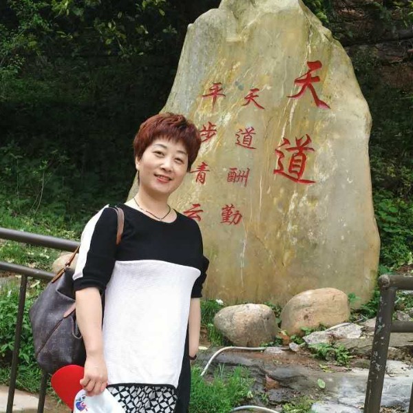 谦让胡萝卜的照片