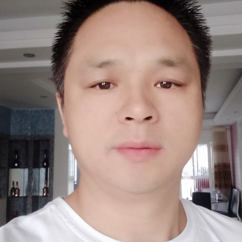 年轻初妆的照片