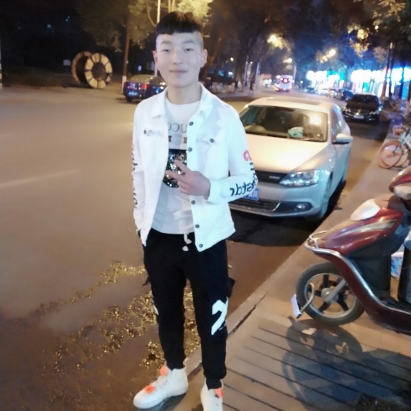 袁莱的照片