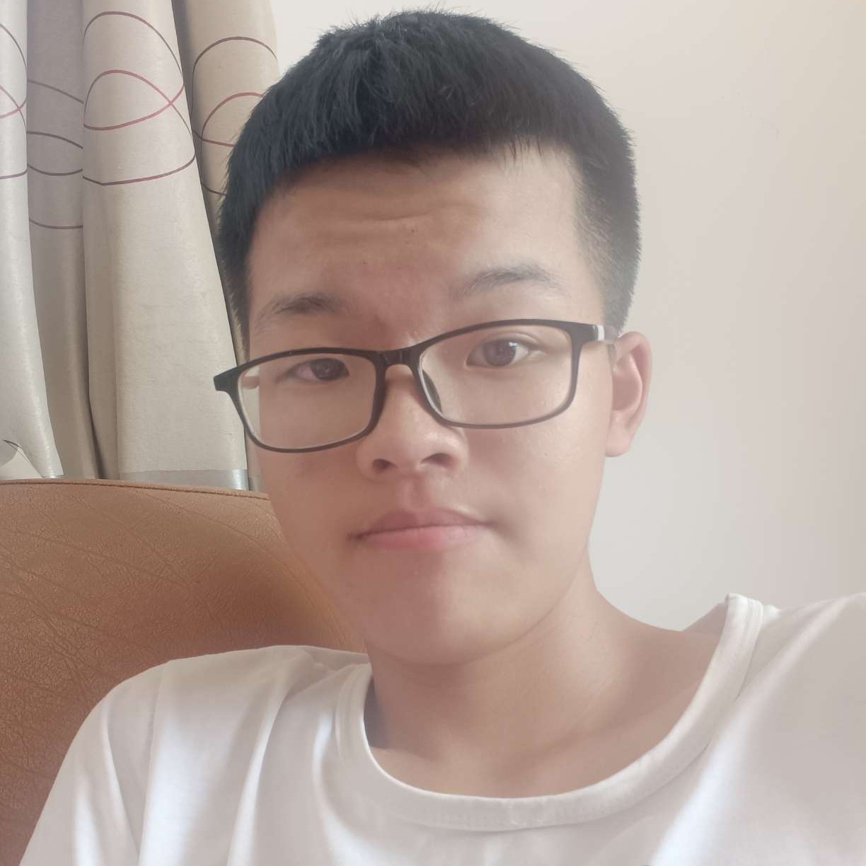 想吃两个包子的照片
