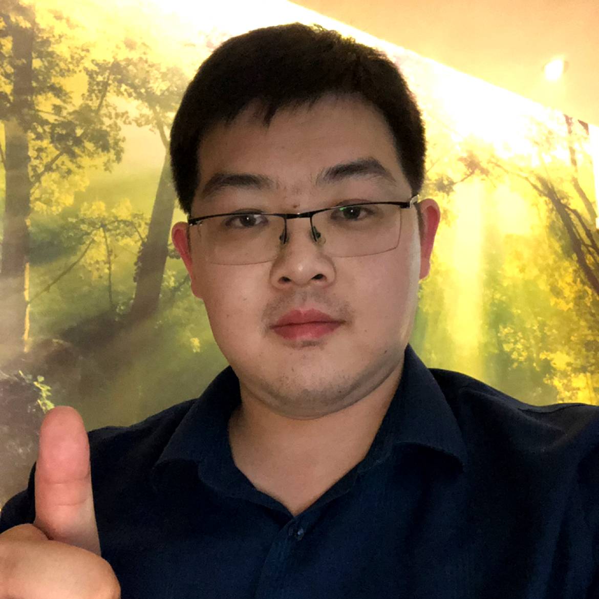 能干挽手冰淇淋的照片