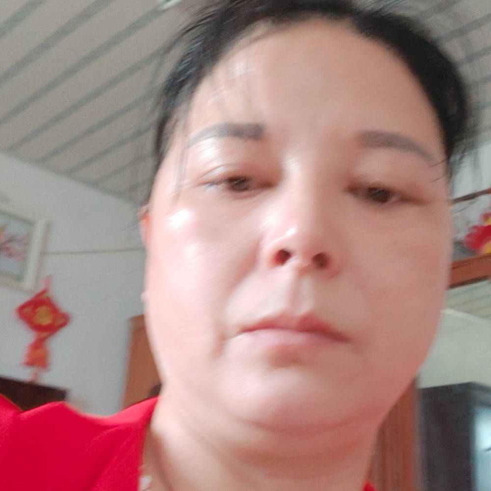 贤惠挽手外套的照片