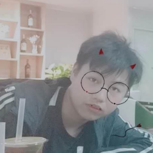 草莓隐忍的照片