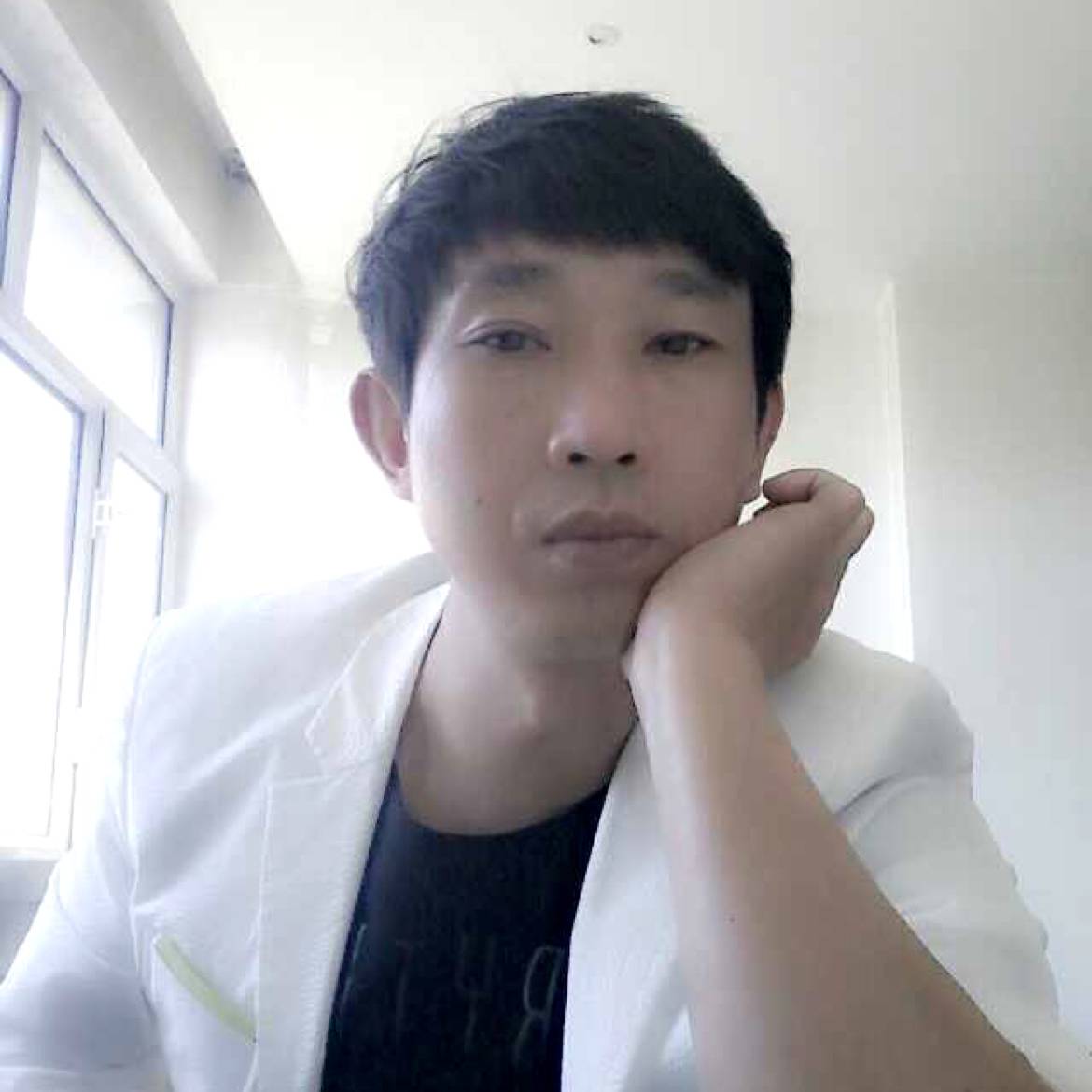 碧蓝挽手盼望的照片