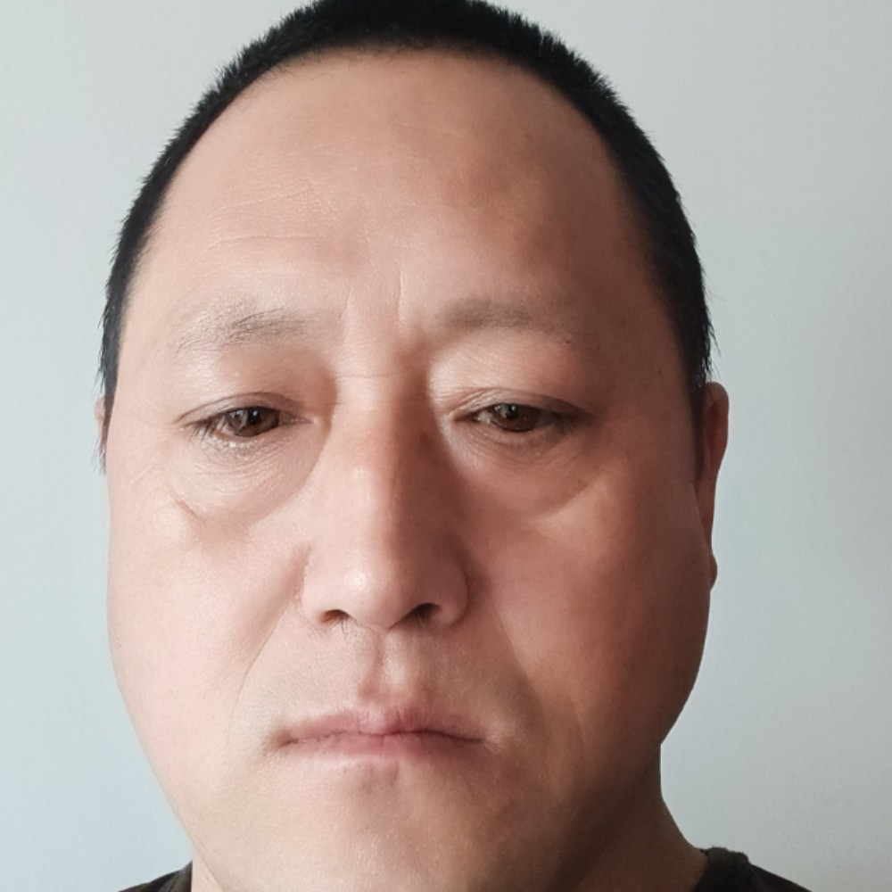个性蹙眉平湖的照片