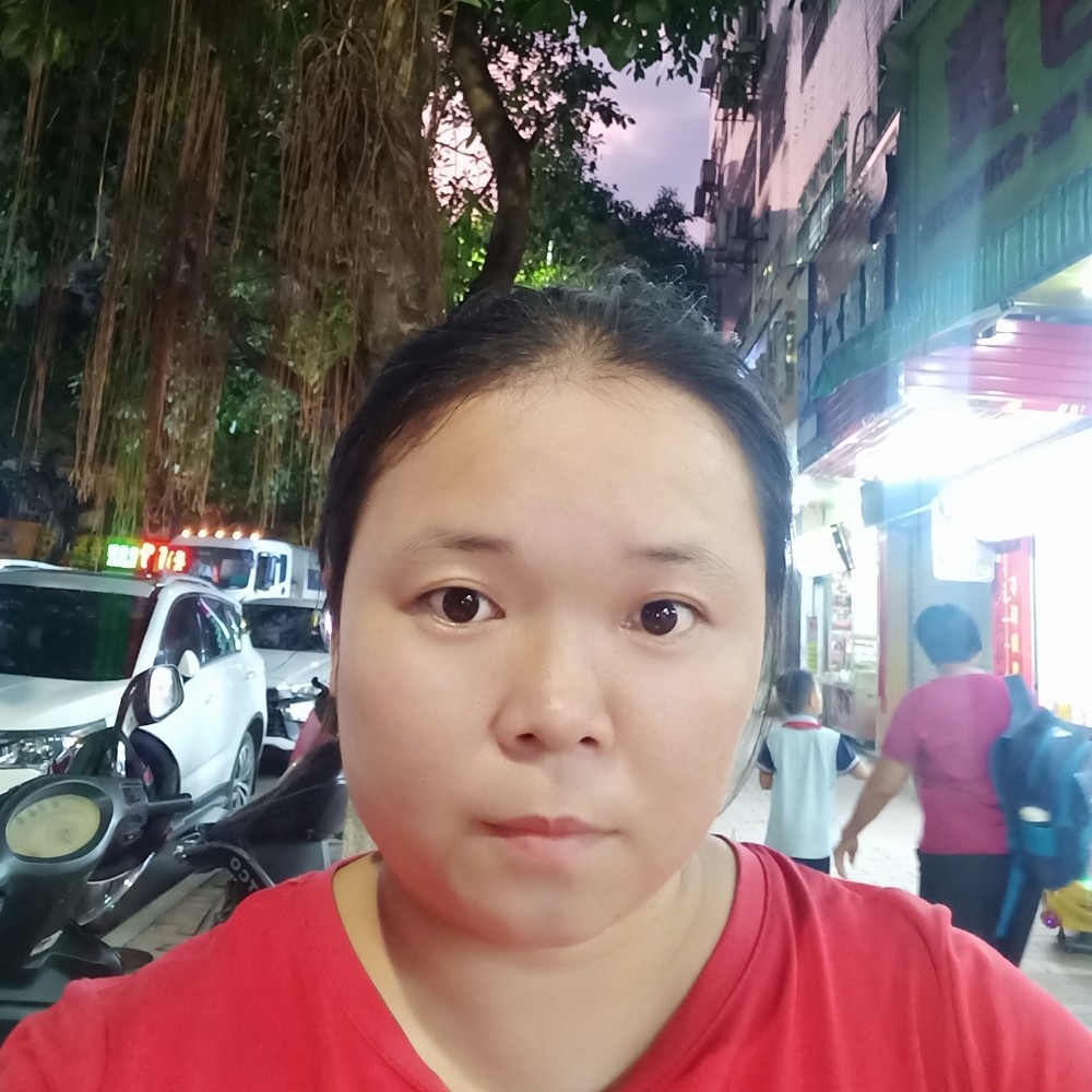 细心浅吻小丸子的照片