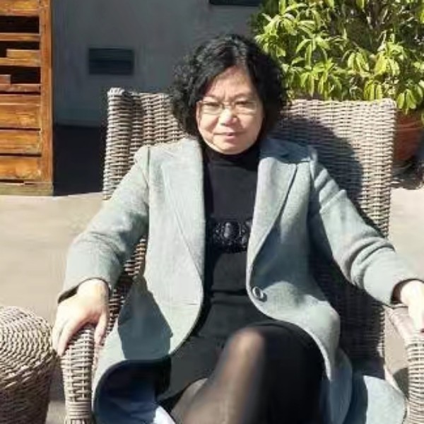 踮起脚尖接近太阳的照片
