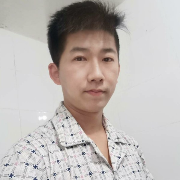 欢呼浅吻的照片
