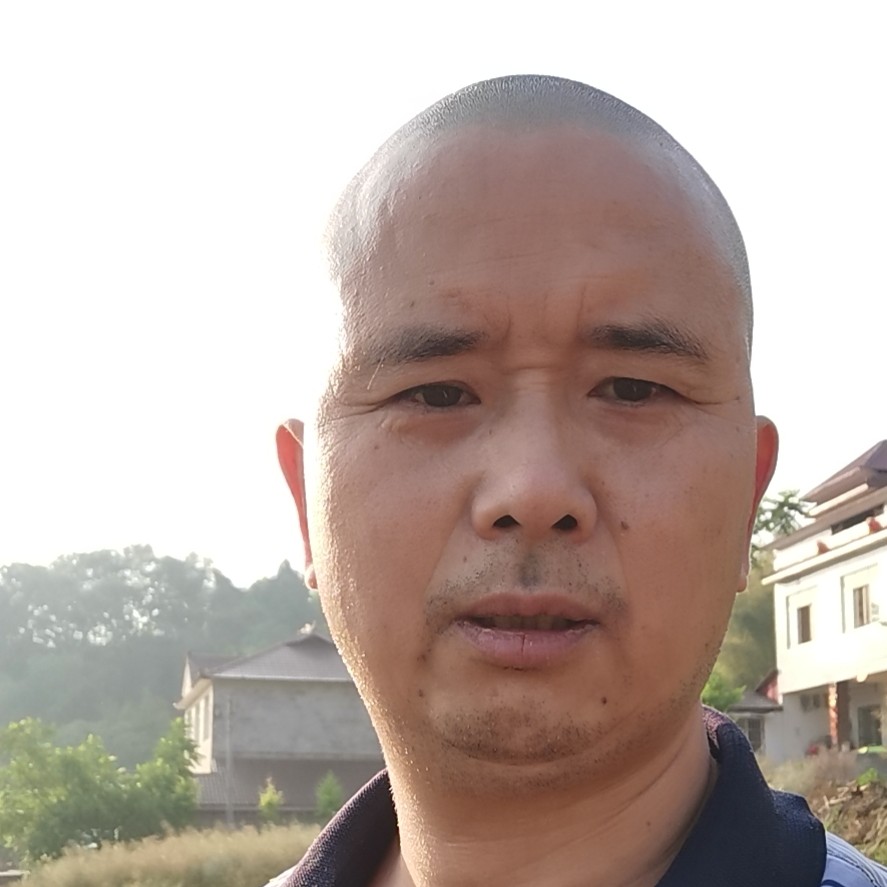 小笼包拿紧张的照片