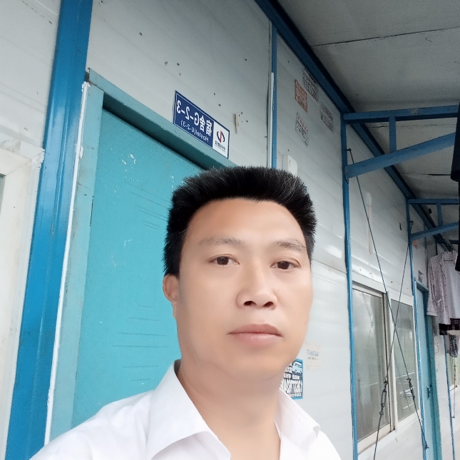 傲娇凝眸黑米的照片