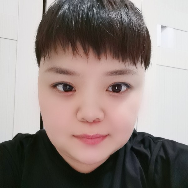 白云浅吻无聊的照片
