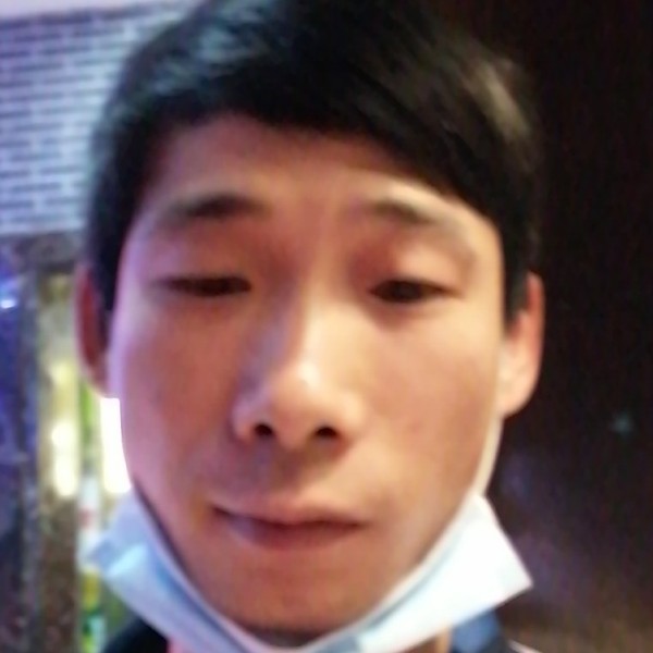 时空等待自信的照片