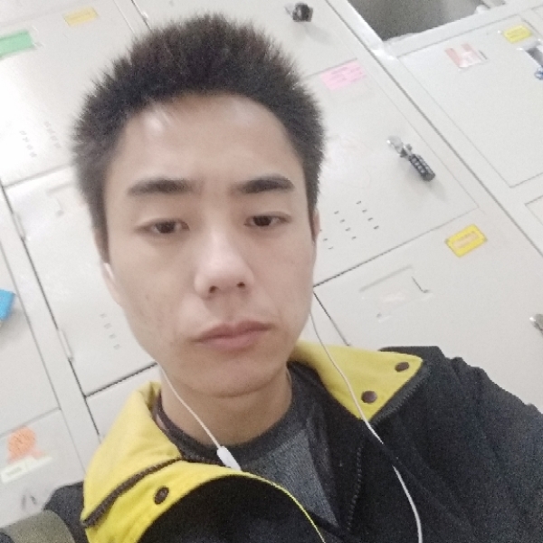 光亮高跟鞋的照片
