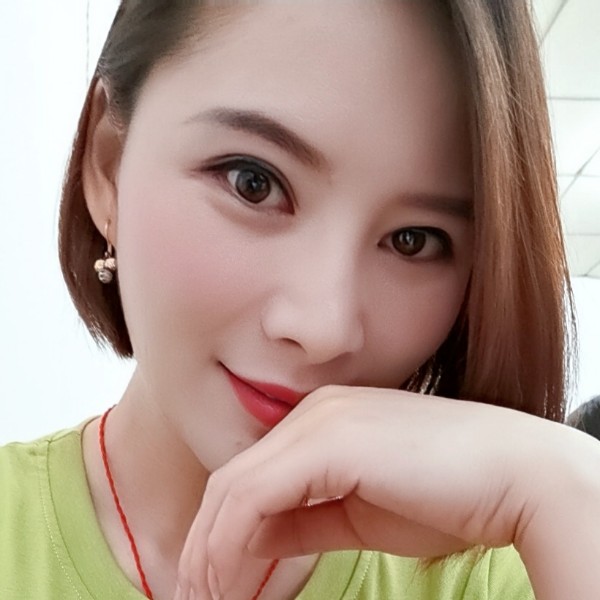 冷傲浅吻秋颜的照片