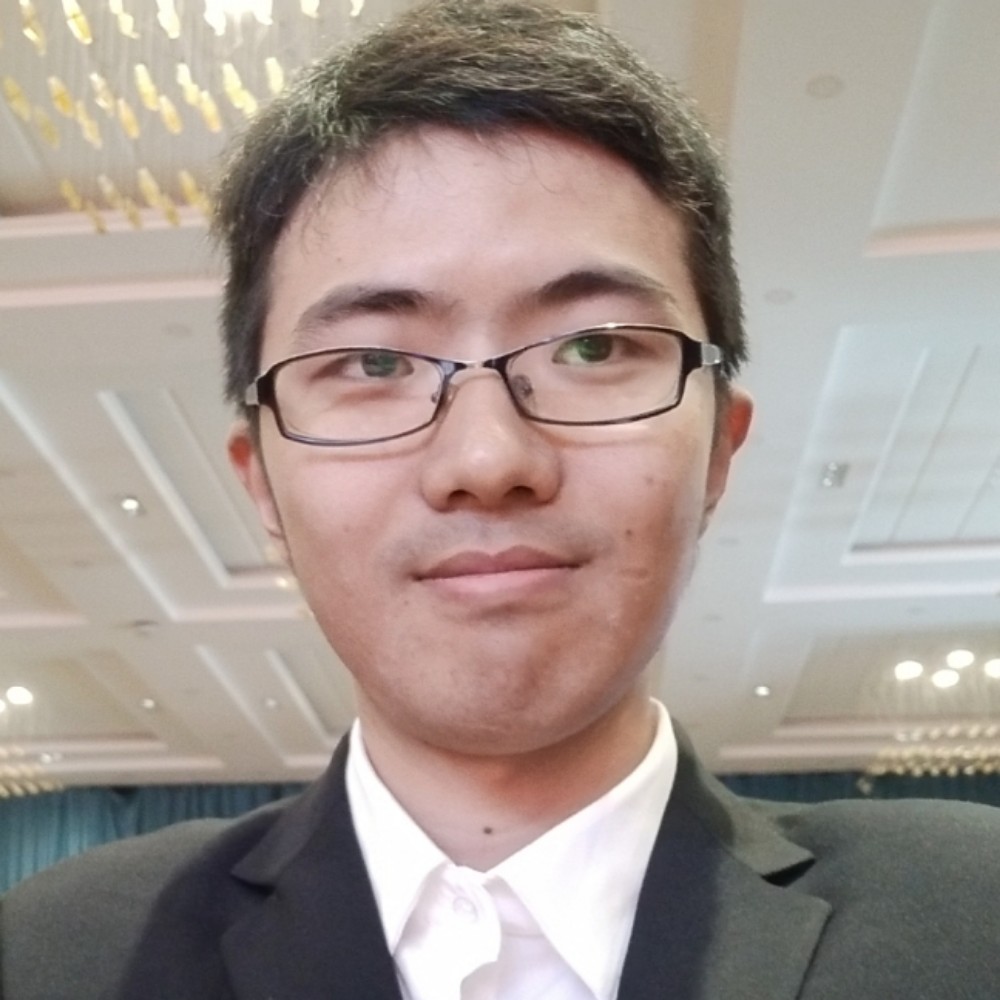 张薪洛的照片