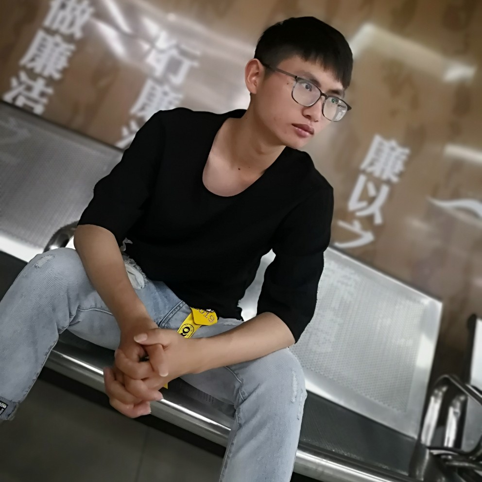 活泼請机器猫的照片