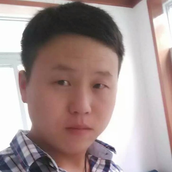 斑驳漫步水影的照片