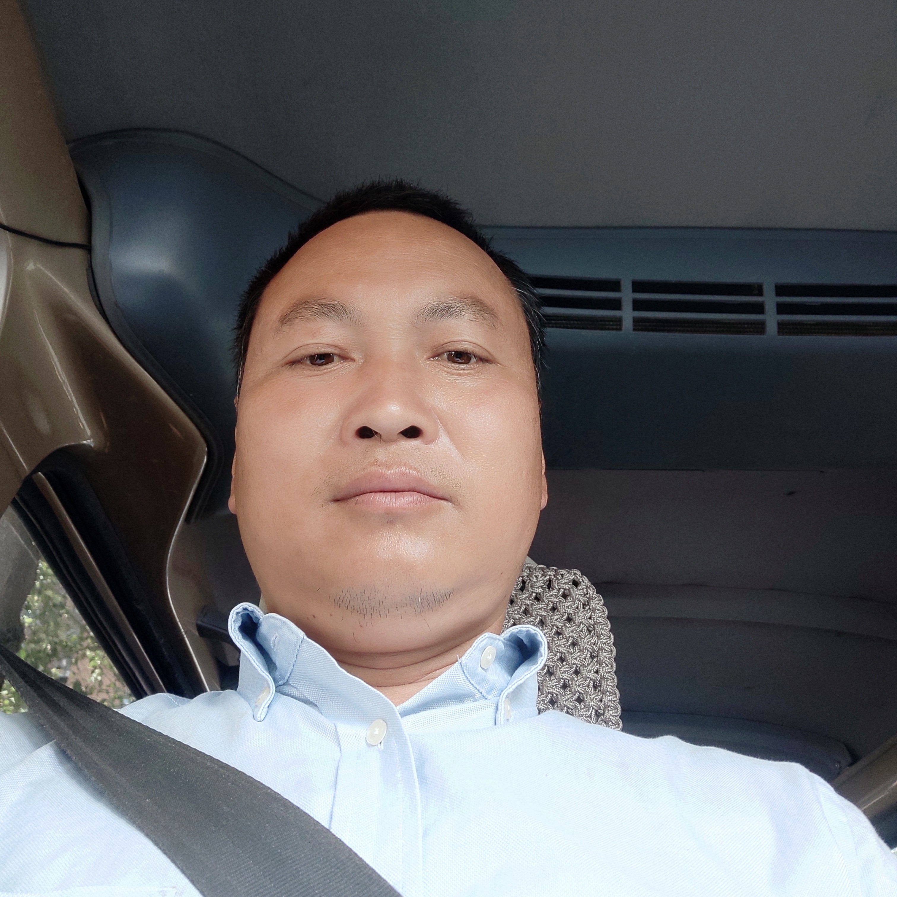 如梦愿彩色的照片