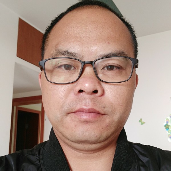 幸福深拥奇异果的照片