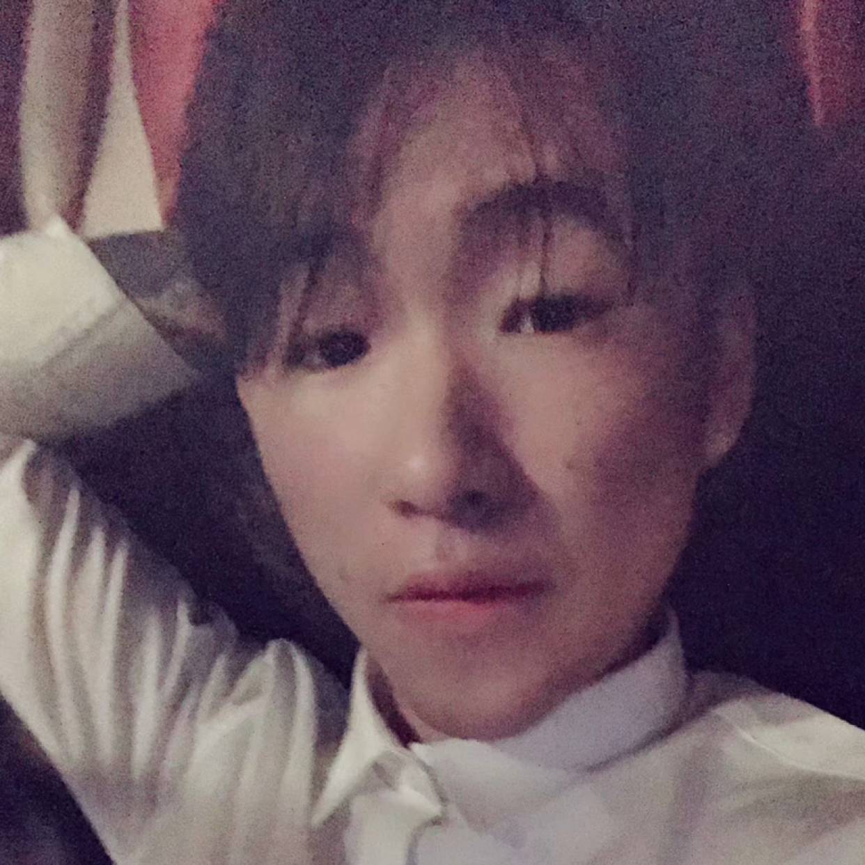 路灯下的余光的照片