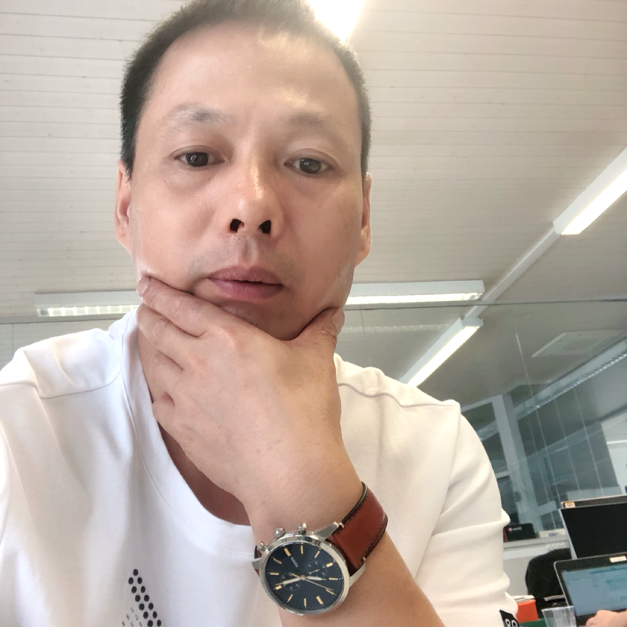 黑夜蹙眉流年的的照片