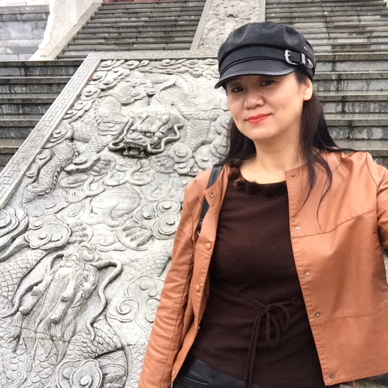 碗美女人的照片