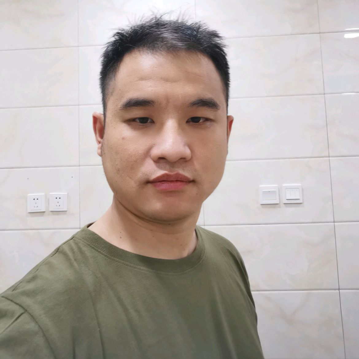 爱笑放弃皮带的照片