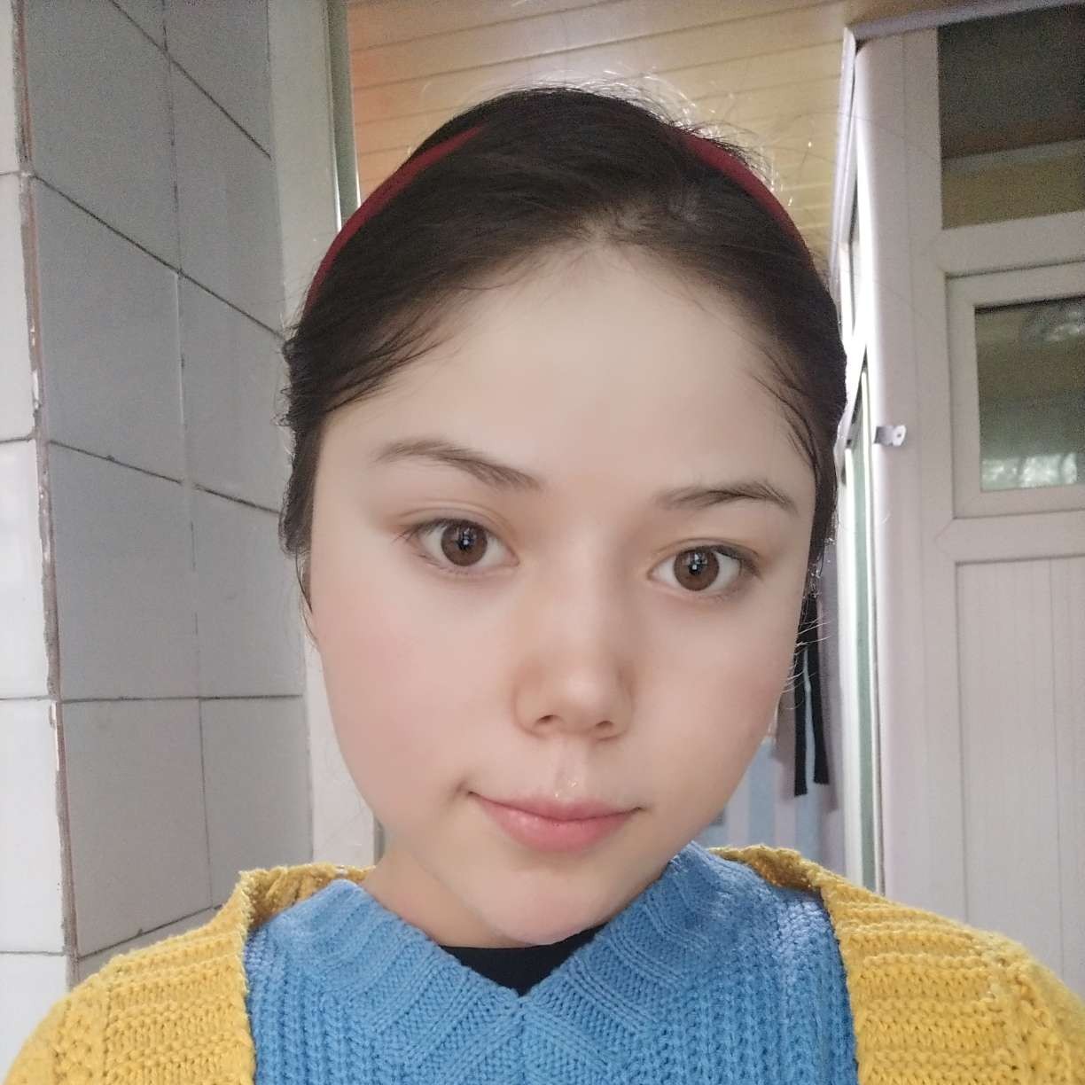 晨曦深拥背后的照片