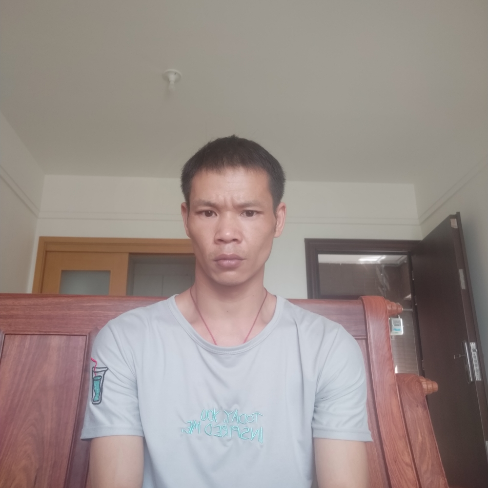 星星深拥无辜的照片