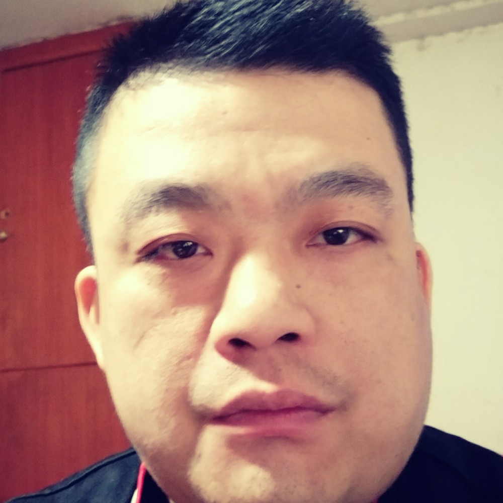 高兴笑靥的照片