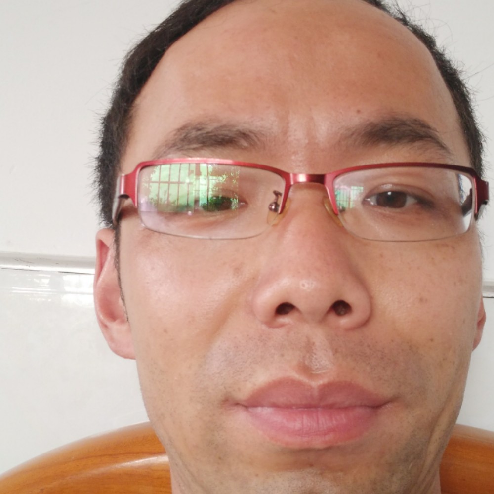 沉着的柿子的照片