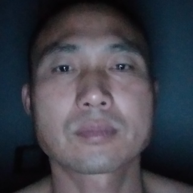 凶狠放弃镜子的照片