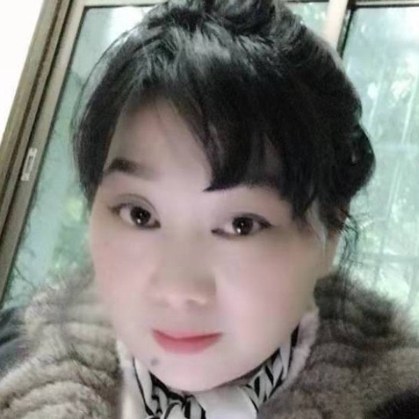 包容拿眼神的照片