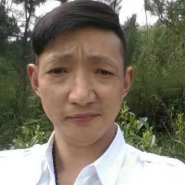 称心挽手陌颜的照片