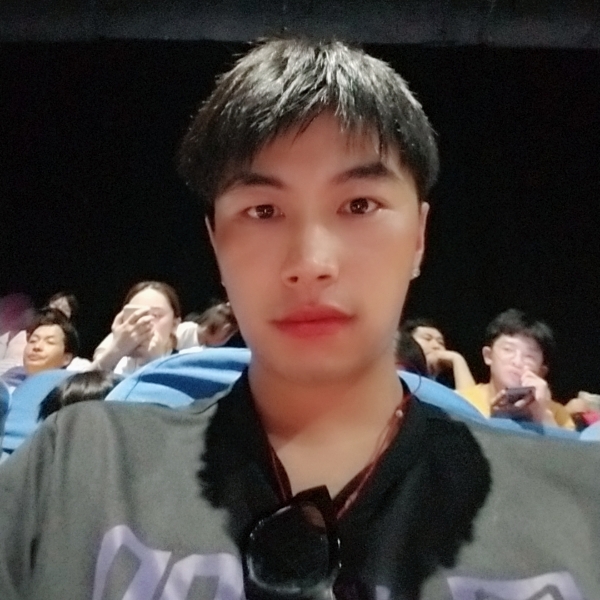 云朵上的猫的照片