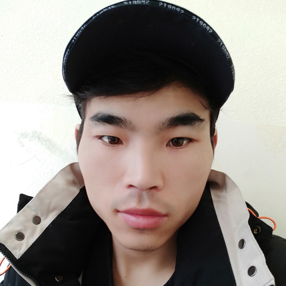奋斗的毛毛虫的照片