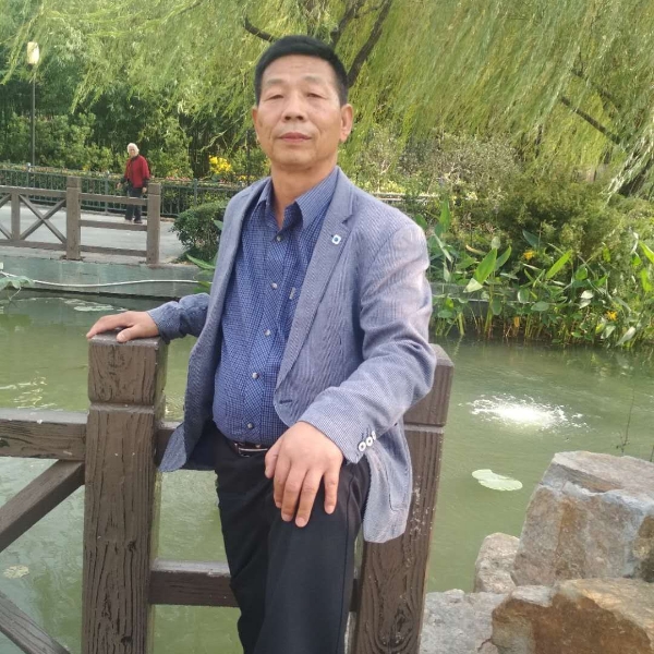 水蜜桃蹙眉眼睛大的照片