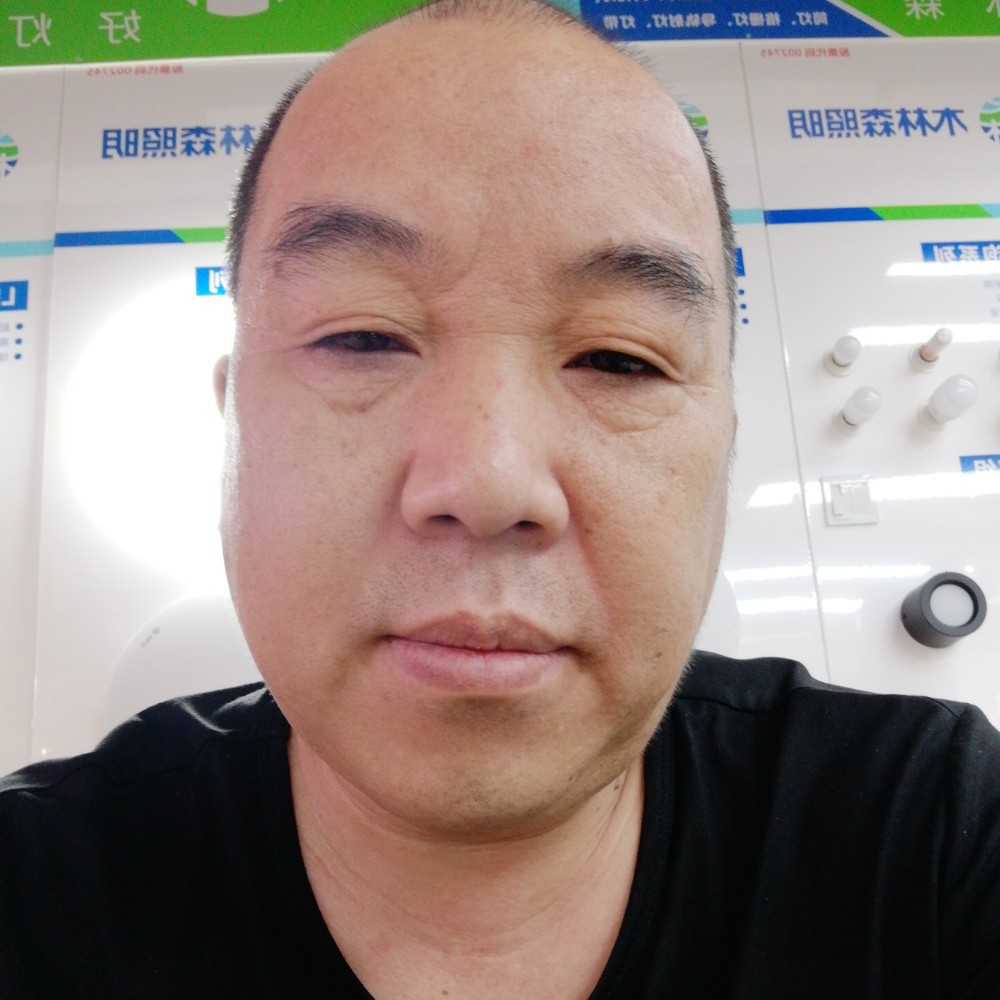 俊逸吃醋煎饼的照片