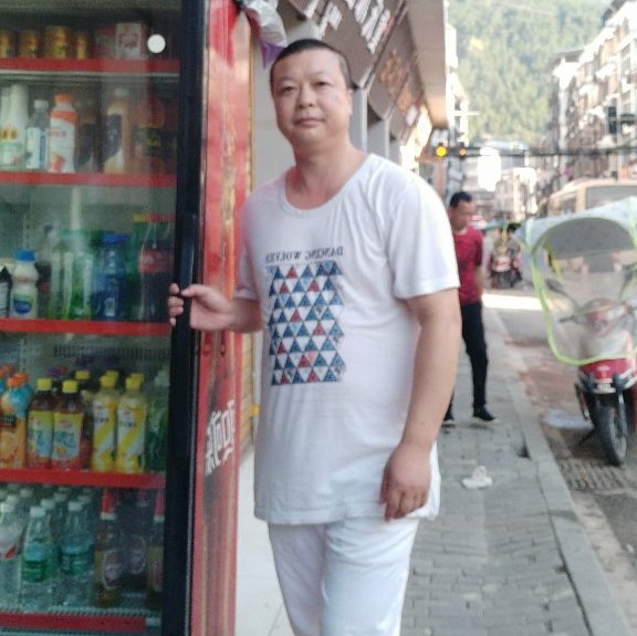 成代伟的照片