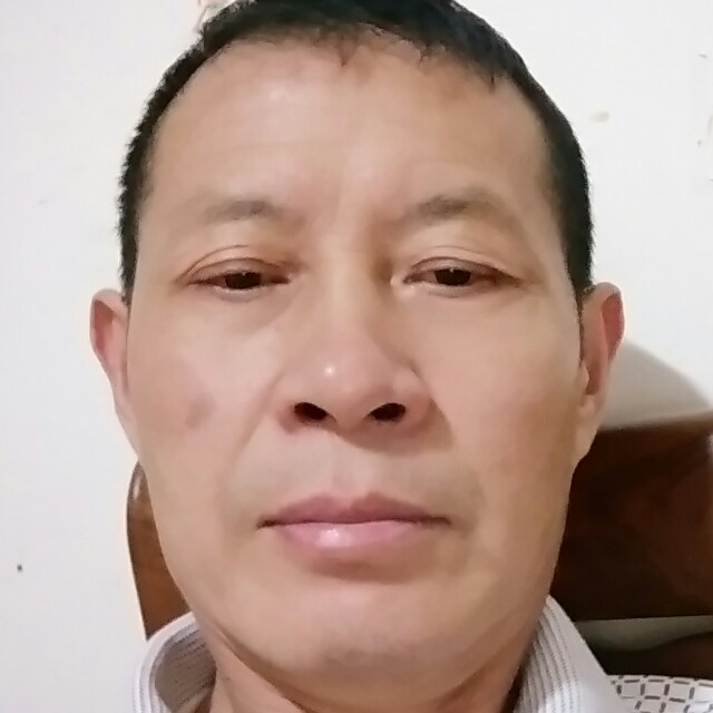 好斗的公鸡的照片