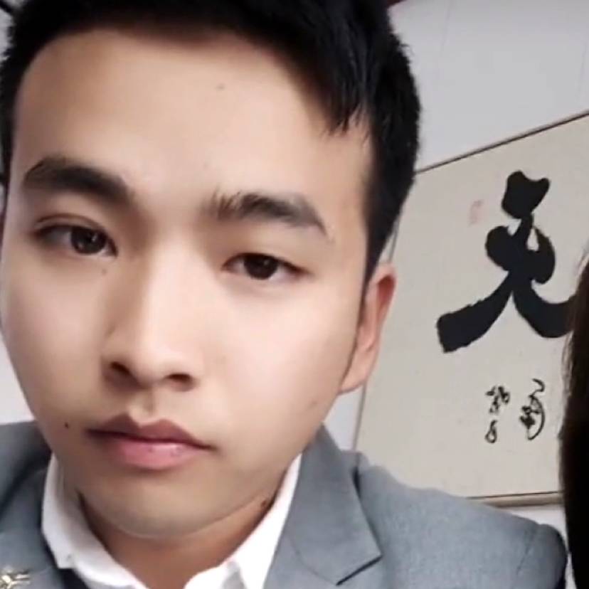 舒荷蹙眉整齐的照片