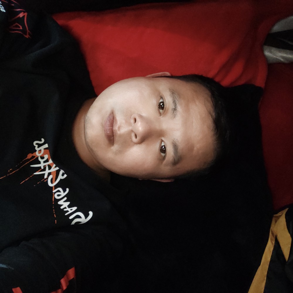 坦率的单身汪的照片