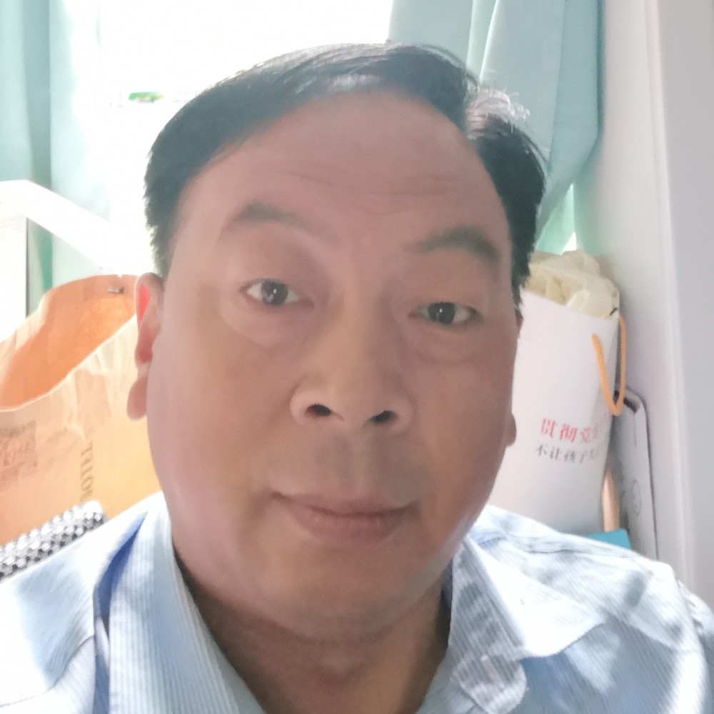 年轻深拥舞蹈的照片